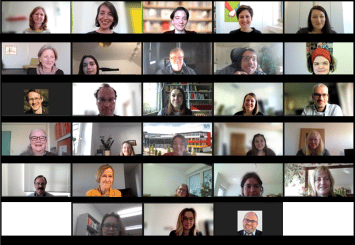 Ein Foto aller Teilnehmer*innen des Projektpartner- und Beiratstreffens 2022.